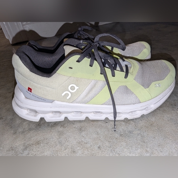 ON cloudrunner women's size 9.5 - Picture 1 of 4
